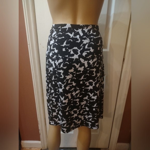 Cato women's size large black and white soft stretchy skirt - Picture 2 of 5